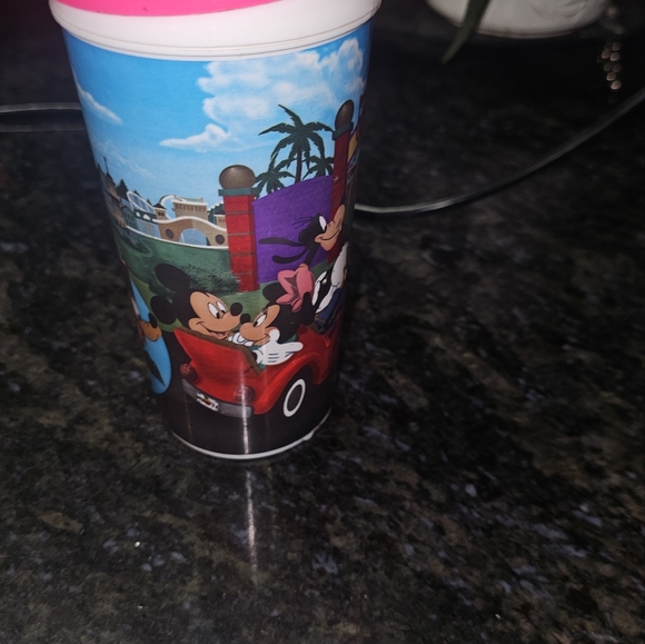Set of Disney refillable plastic cups - Picture 2 of 11